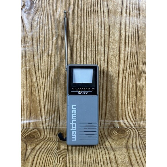 Vintage Sony Watchman FD-10A Handheld Pocket TV VHF/UHF‎ PARTS ONLY READ - Picture 1 of 13